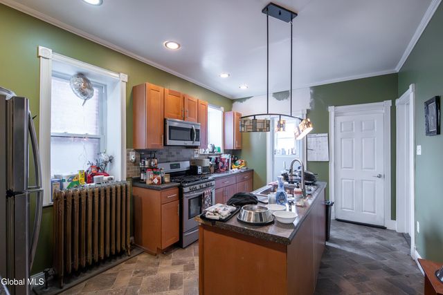 318 1st Street, Troy, NY 12180