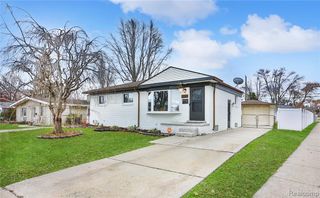 22904 Detour Street, Saint Clair Shores, MI 48082