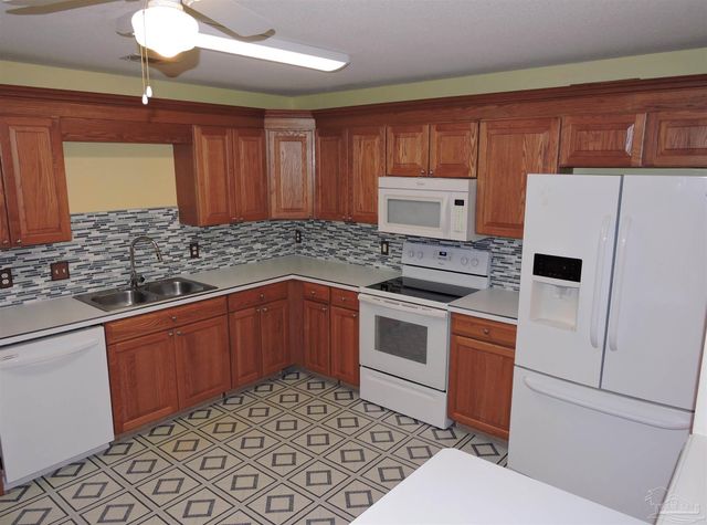 724 Marlinspike Dr, Pensacola, FL 32507