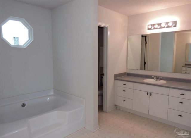 724 Marlinspike Dr, Pensacola, FL 32507