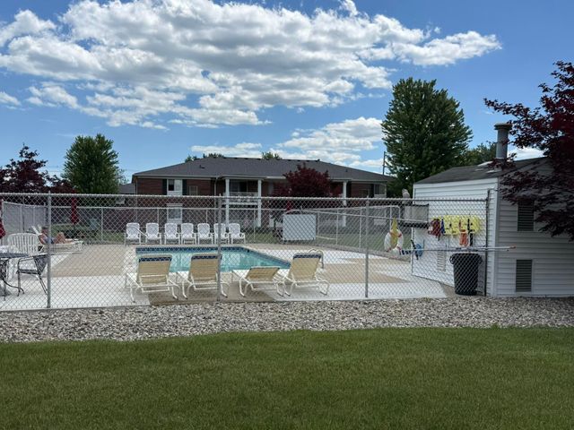 1749 Monticello Street E4, Trenton City, MI 48183