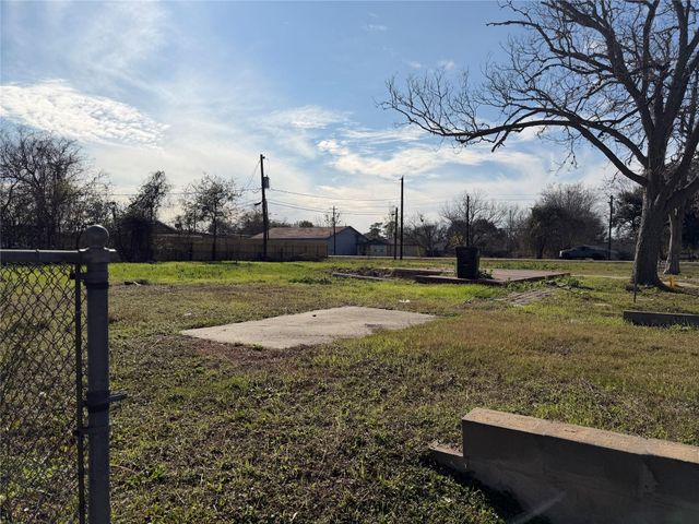 819 Collins Street, Richmond, TX 77469