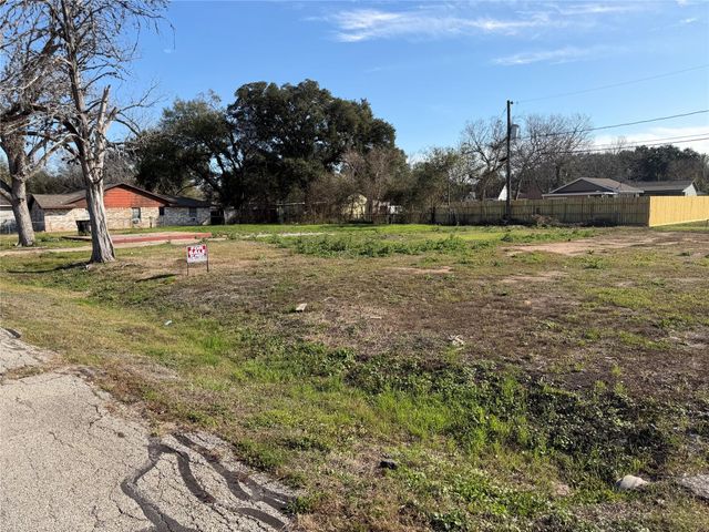 819 Collins Street, Richmond, TX 77469