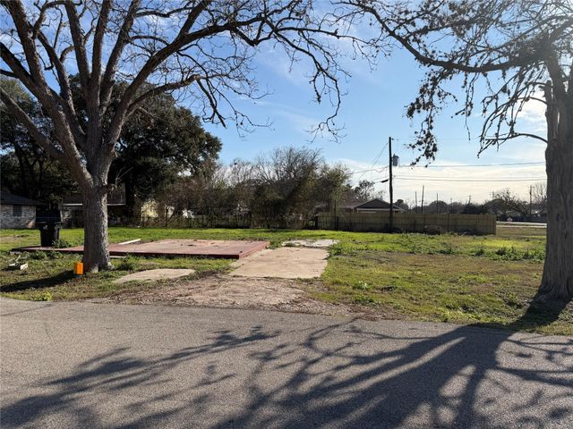 819 Collins Street, Richmond, TX 77469