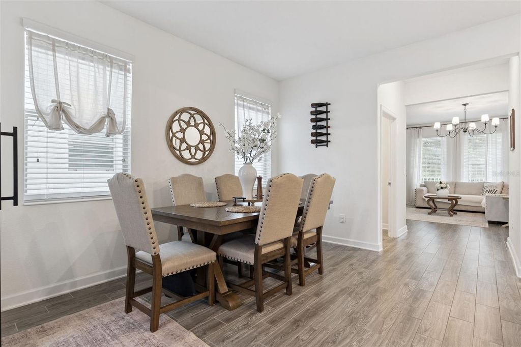 Image 11 of property listing at 11813 FICTION AVENUE, Orlando, FL 32832