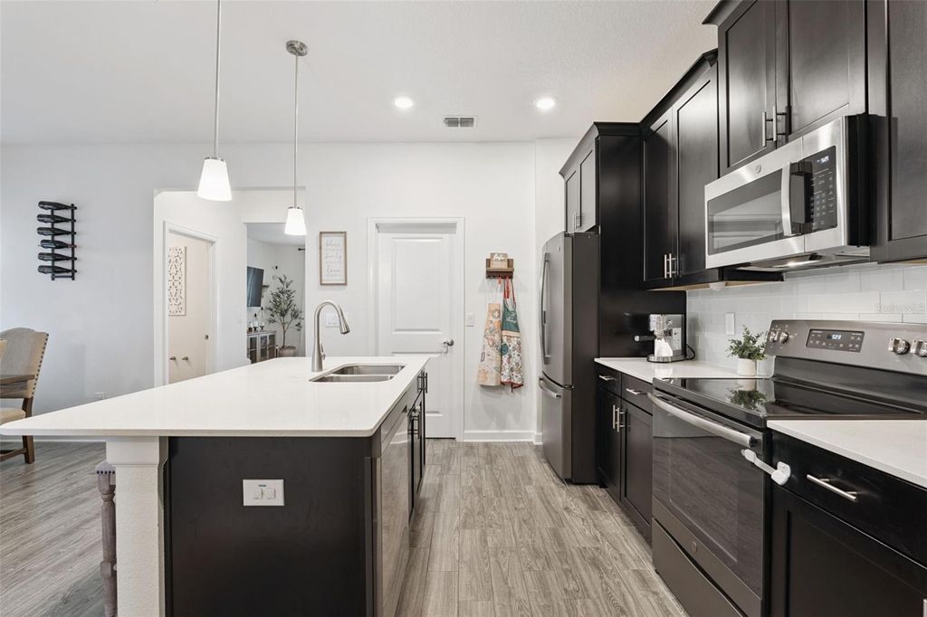 Image 13 of property listing at 11813 FICTION AVENUE, Orlando, FL 32832