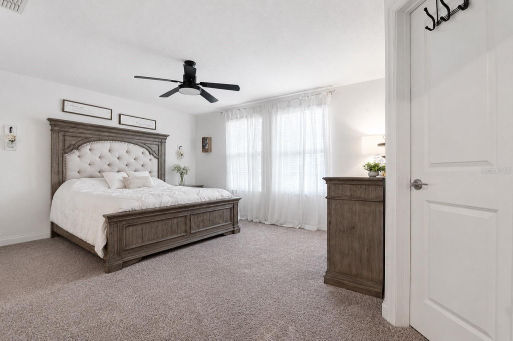 Image 20 of property listing at 11813 FICTION AVENUE, Orlando, FL 32832