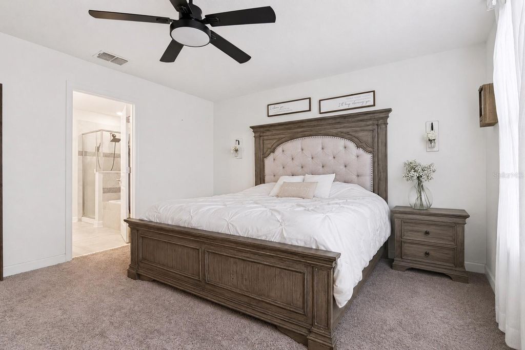 Image 22 of property listing at 11813 FICTION AVENUE, Orlando, FL 32832
