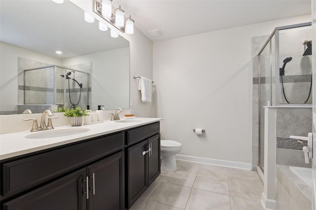 Image 23 of property listing at 11813 FICTION AVENUE, Orlando, FL 32832