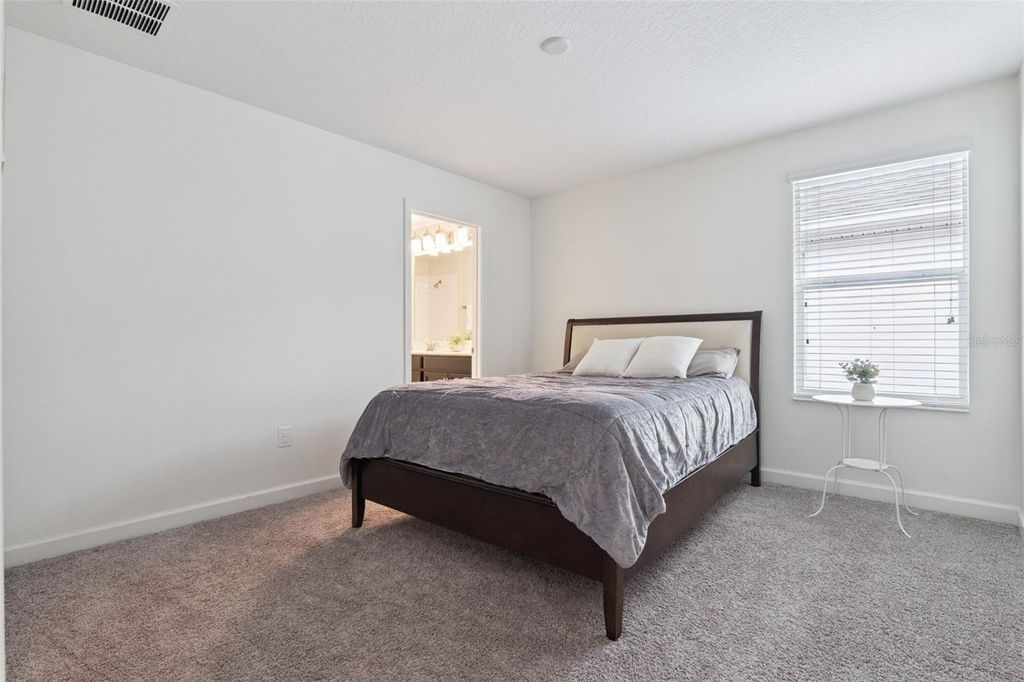Image 25 of property listing at 11813 FICTION AVENUE, Orlando, FL 32832