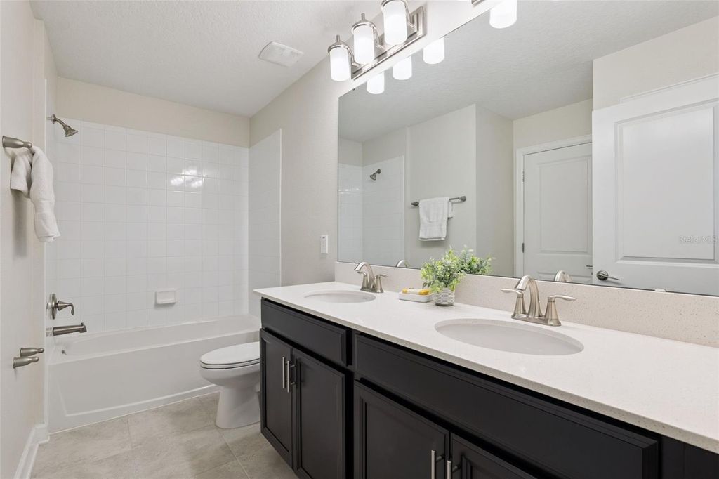 Image 26 of property listing at 11813 FICTION AVENUE, Orlando, FL 32832