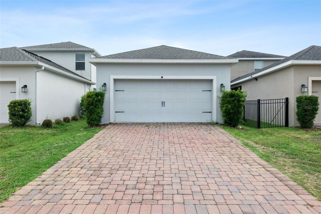Image 31 of property listing at 11813 FICTION AVENUE, Orlando, FL 32832
