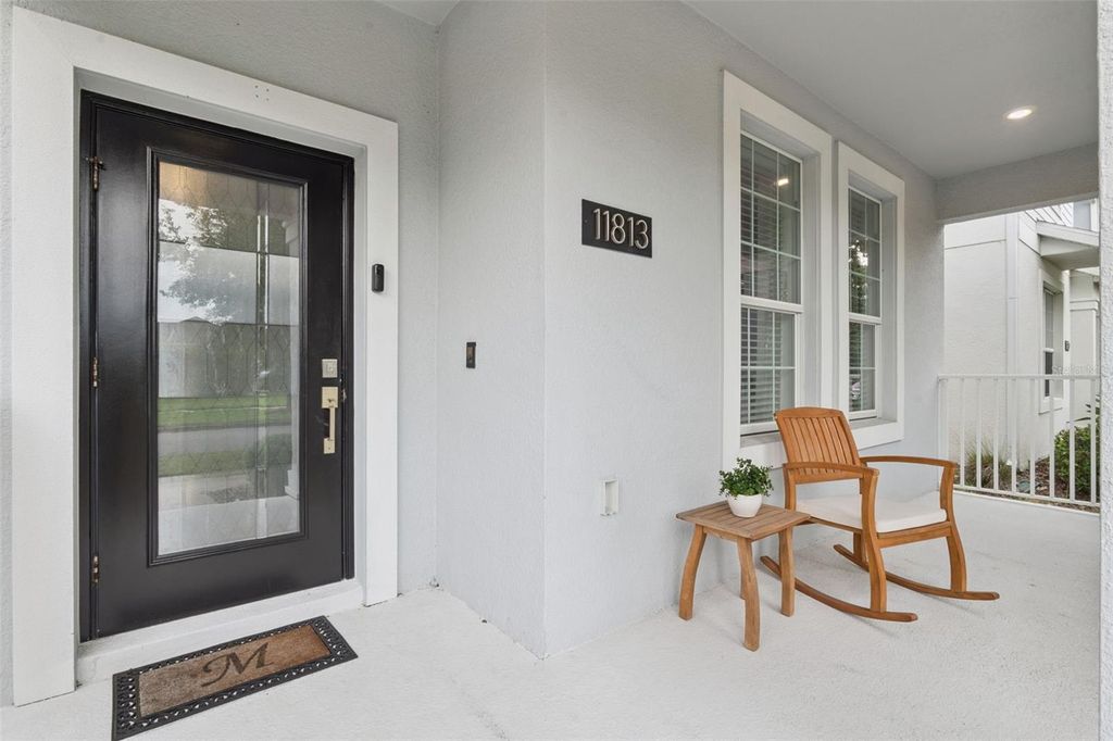 Image 6 of property listing at 11813 FICTION AVENUE, Orlando, FL 32832