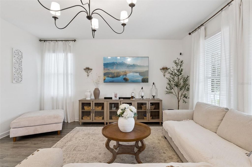 Image 9 of property listing at 11813 FICTION AVENUE, Orlando, FL 32832