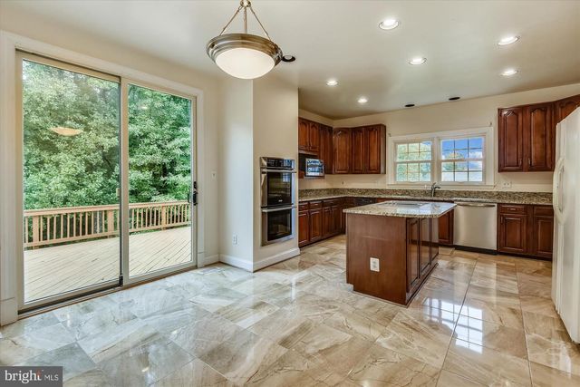 9715 MIDDLETON RIDGE RD, Vienna, VA 22182