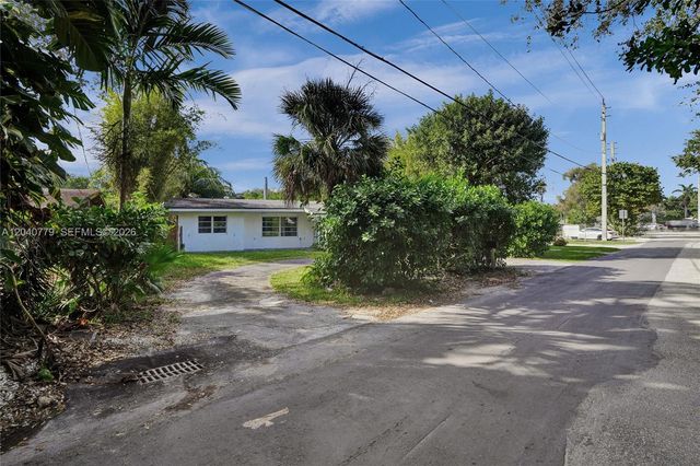 18500 NE 23rd Court, Miami, FL 33180