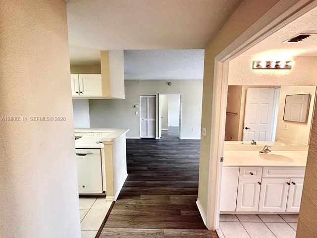 2812 Grande Pkwy 302, Palm Beach Gardens, FL 33410