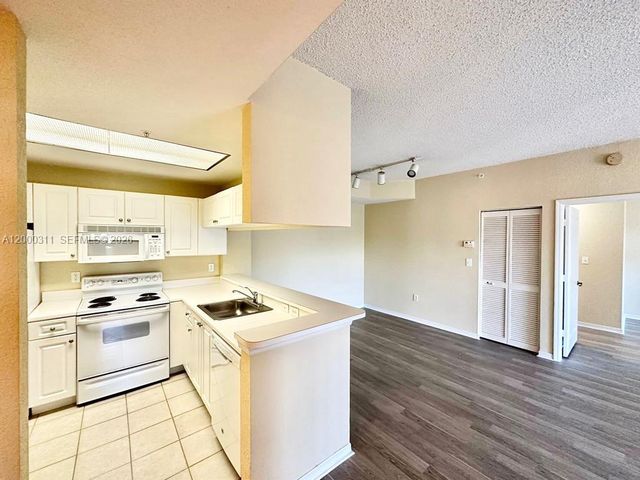 2812 Grande Pkwy 302, Palm Beach Gardens, FL 33410