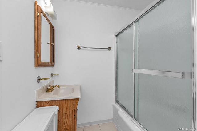 10 Fairfield Avenue, Port Washington, NY 11050