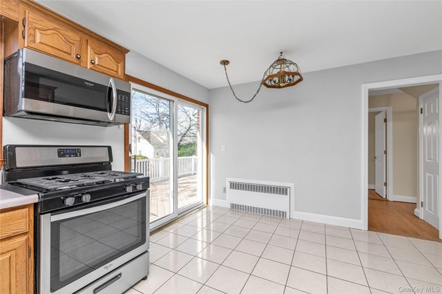 10 Fairfield Avenue, Port Washington, NY 11050