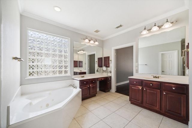 1611 Hill Spring Drive, Sugar Land, TX 77479