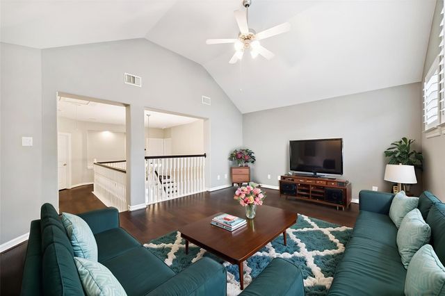 1611 Hill Spring Drive, Sugar Land, TX 77479