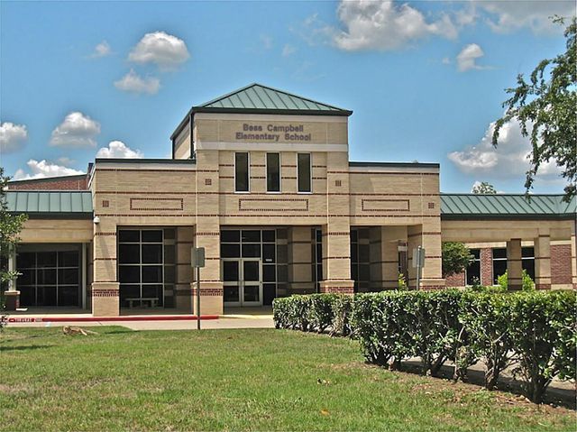 1611 Hill Spring Drive, Sugar Land, TX 77479