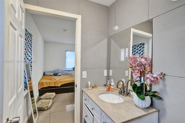 1720 NW 44th St, Miami, FL 33142