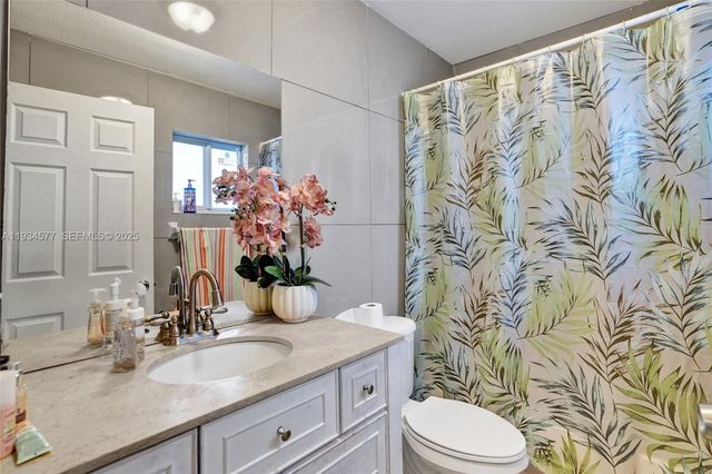 1720 NW 44th St, Miami, FL 33142