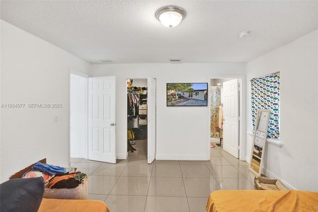 1720 NW 44th St, Miami, FL 33142