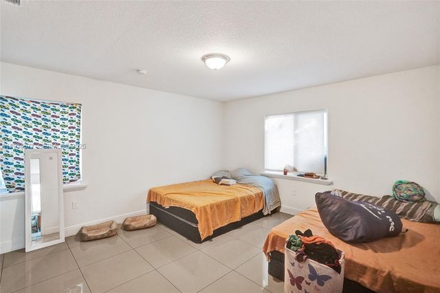 1720 NW 44th St, Miami, FL 33142