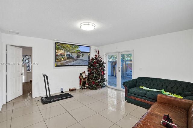 1720 NW 44th St, Miami, FL 33142