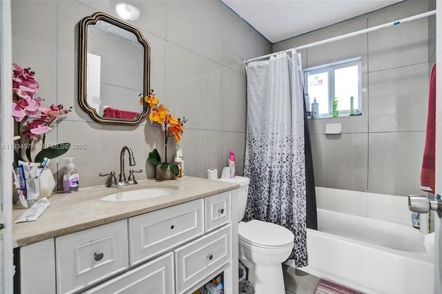 1720 NW 44th St, Miami, FL 33142