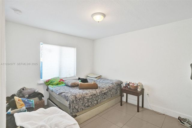 1720 NW 44th St, Miami, FL 33142