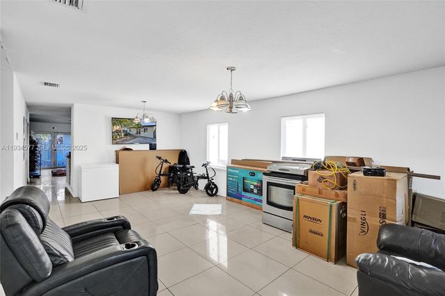 1720 NW 44th St, Miami, FL 33142