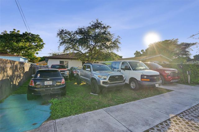 1720 NW 44th St, Miami, FL 33142