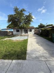 1720 NW 44th St, Miami, FL 33142