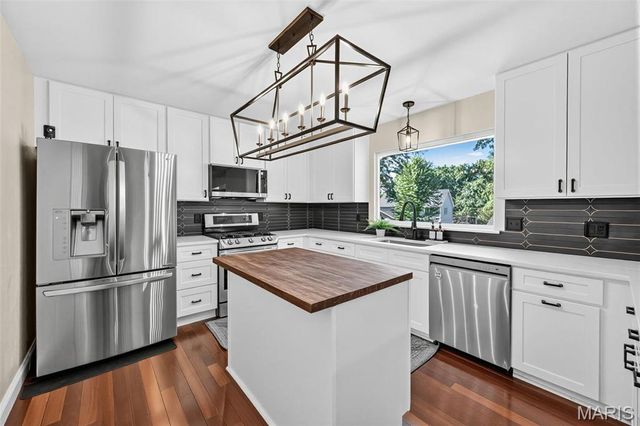 2055 Meadowbrook Way Drive, Chesterfield, MO 63017