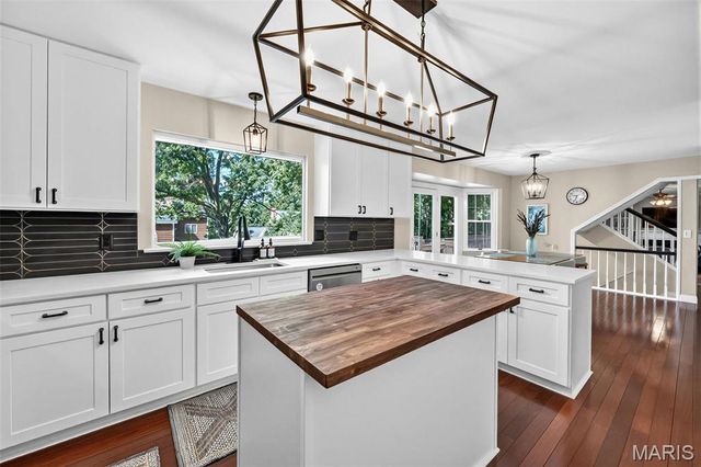 2055 Meadowbrook Way Drive, Chesterfield, MO 63017