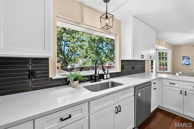 2055 Meadowbrook Way Drive, Chesterfield, MO 63017