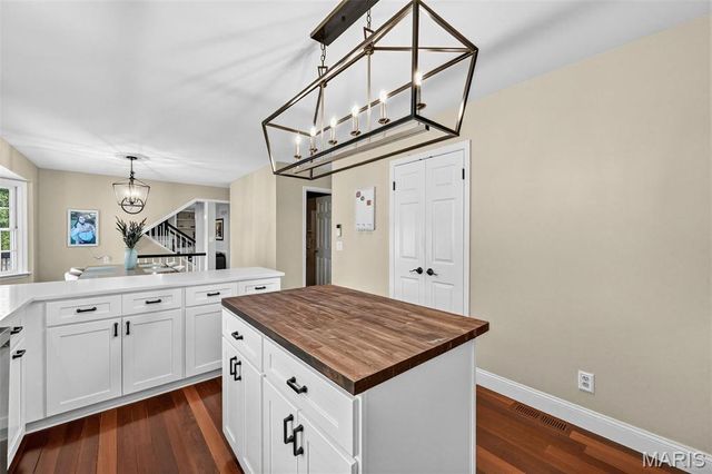 2055 Meadowbrook Way Drive, Chesterfield, MO 63017
