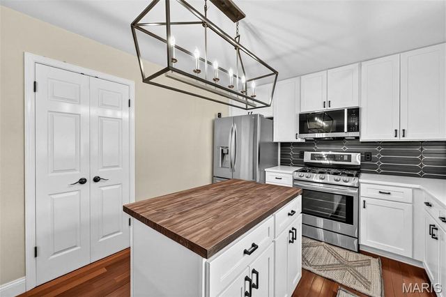 2055 Meadowbrook Way Drive, Chesterfield, MO 63017