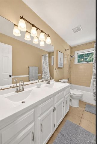 2055 Meadowbrook Way Drive, Chesterfield, MO 63017