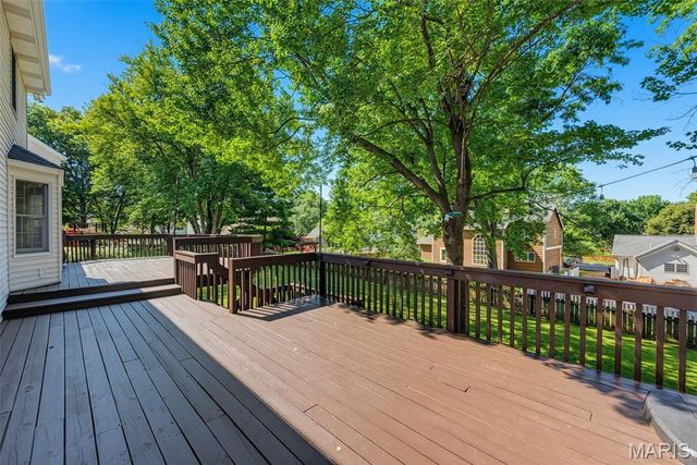 2055 Meadowbrook Way Drive, Chesterfield, MO 63017