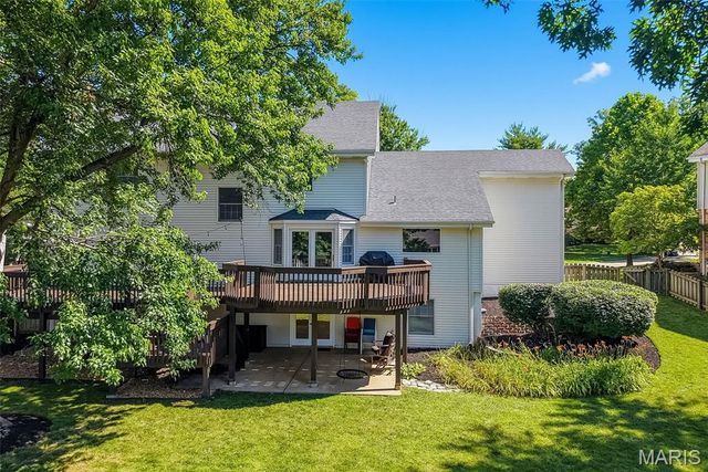 2055 Meadowbrook Way Drive, Chesterfield, MO 63017