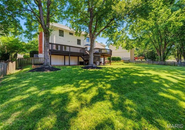 2055 Meadowbrook Way Drive, Chesterfield, MO 63017