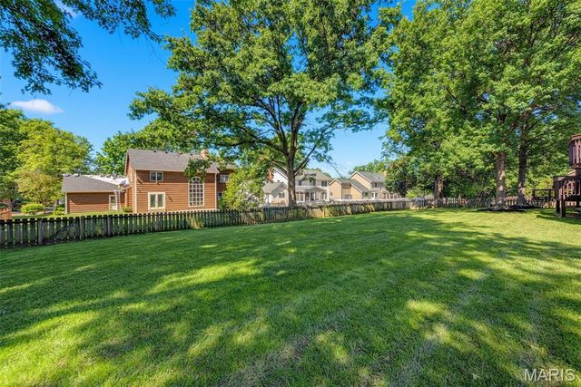 2055 Meadowbrook Way Drive, Chesterfield, MO 63017