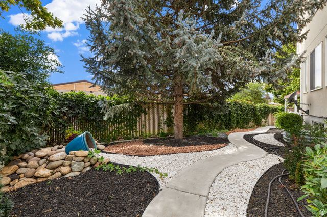 7126 S GRIFFITHS PL, Cottonwood Heights, UT 84121