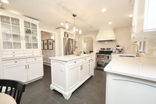 193 Lacy St, North Andover, MA 01845