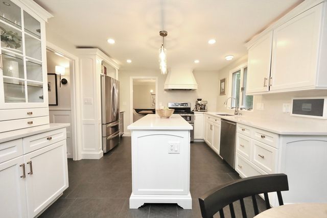 193 Lacy St, North Andover, MA 01845